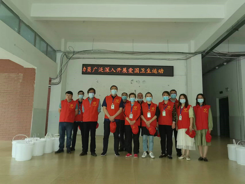 市衛(wèi)校開(kāi)展愛(ài)國(guó)衛(wèi)生月“大清掃、